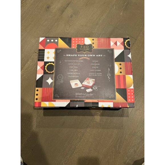 F.A.O Schwarz Pottery Wheel Studio - 21 Pieces - Picture 2 of 2